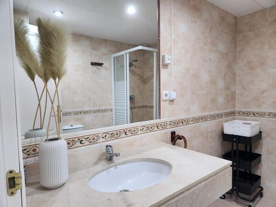 Apartment Beachfront Accommodation Estepona Exterior foto